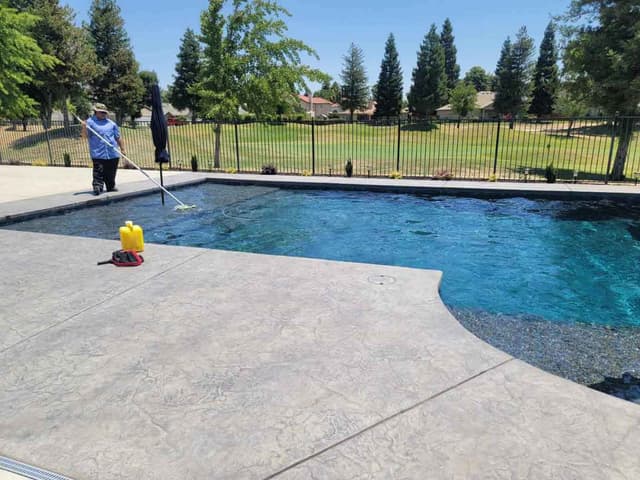 Clean pool maintenance